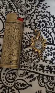 Collier porte chance « Sun » – Œil qui Voit Tout – Fini Vieilli