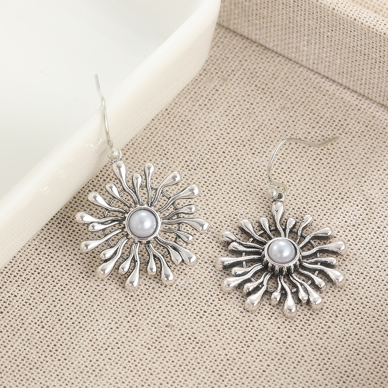 Boucles d'oreilles pendantes YoYo - Perles imitation & Plaquage Blanc K - Bijou vintage tendance – Image 6
